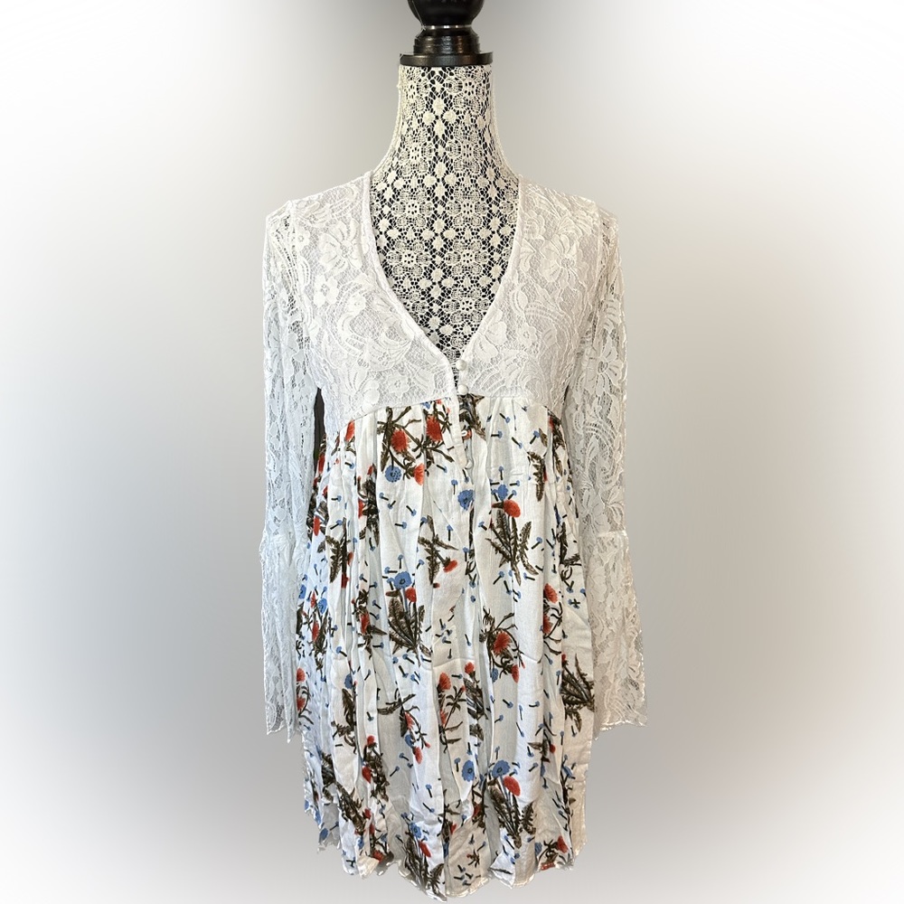 Lace and floral bell sleeve tunic top